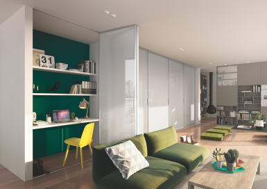 Raumplus Gleittüren - Modernes Wohnzimmer mit integriertem Homeoffice und raumplus-Gleittürsystem.